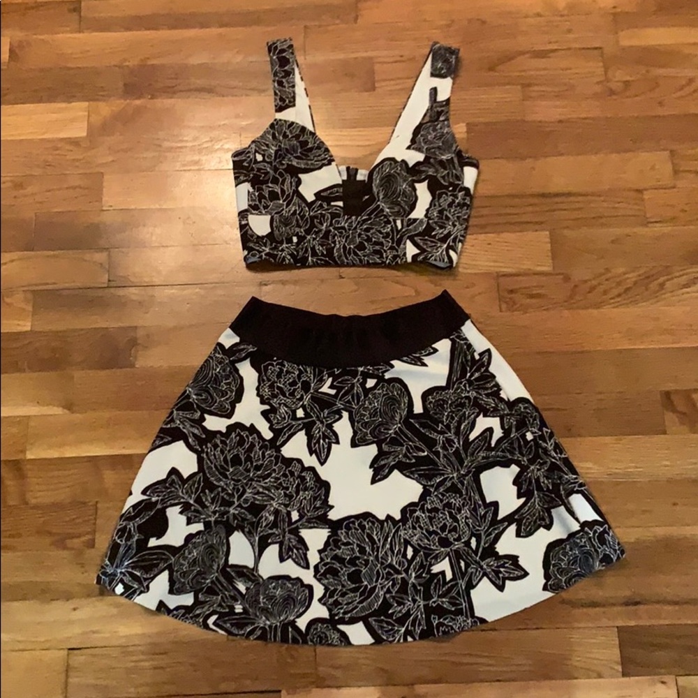 Express skirt and cropped top